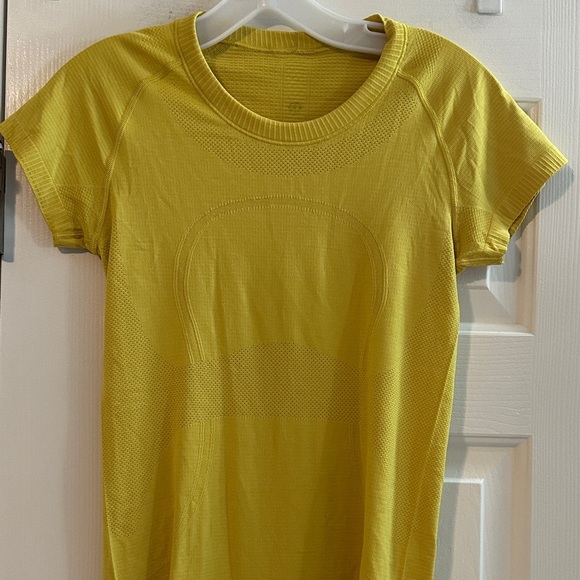 lululemon athletica Tops - Lululemon Athletica Swiftly Tech Bright Yellow (older style) Women’s 6 Running